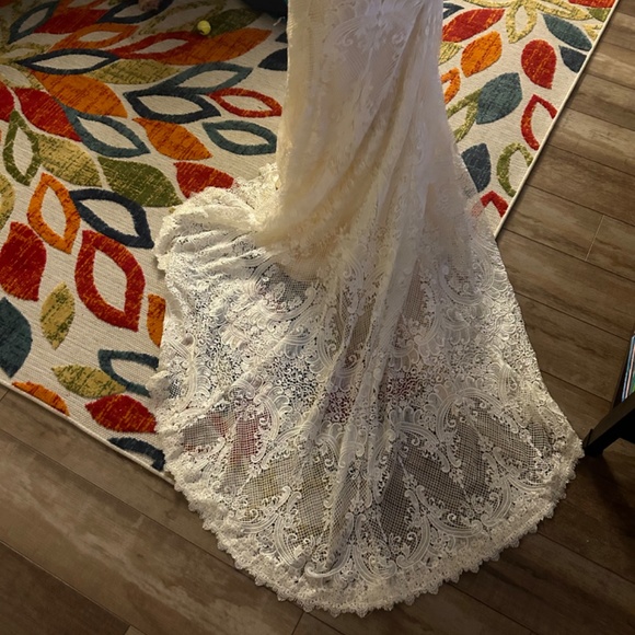 Beautiful handmade wedding dress - Picture 2 of 5
